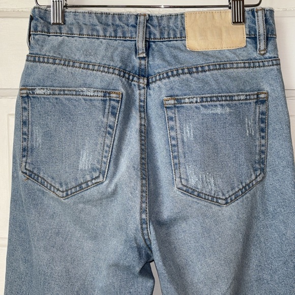 ZARA HIGH RISE LIGHT WASH TAPERED MOM JEANS - Picture 5 of 7